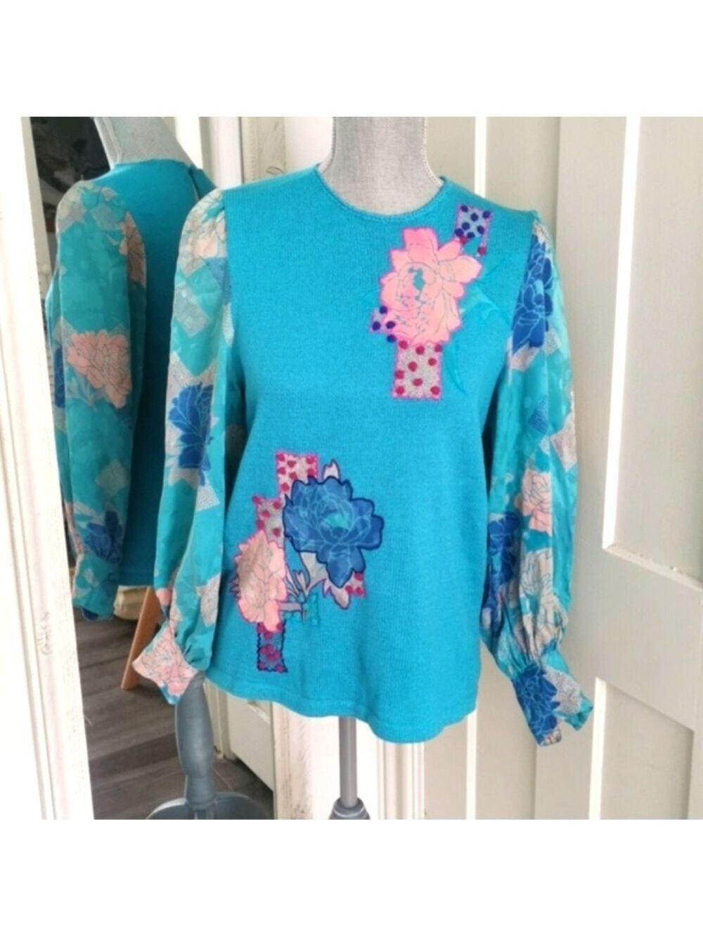 Rare Find Grannycore Vintage Cottagecore silk blend sweater. Size Small/Medium